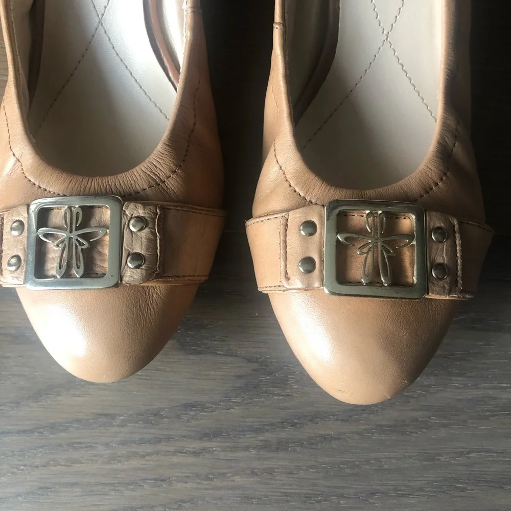 JC Collezione tan colored almond toe wedges heels size 6.5 buckle shoes